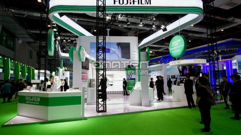 舞台搭建中，亚克力材质的选择与报价揭秘
